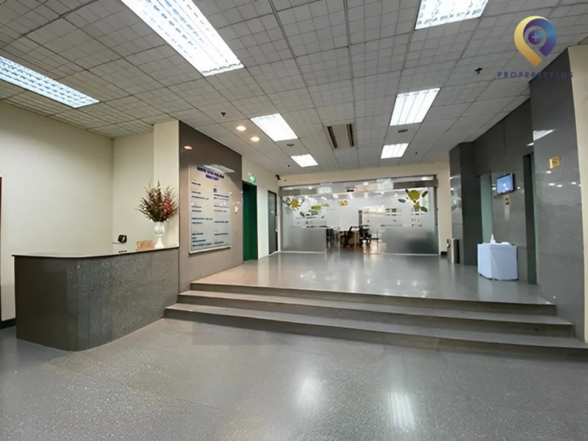 Lobby area of Sao Bac Building with modern interior and reception space.